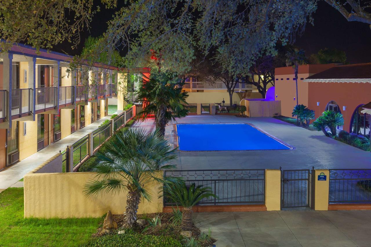 Days Inn By Wyndham יובלדה מראה חיצוני תמונה